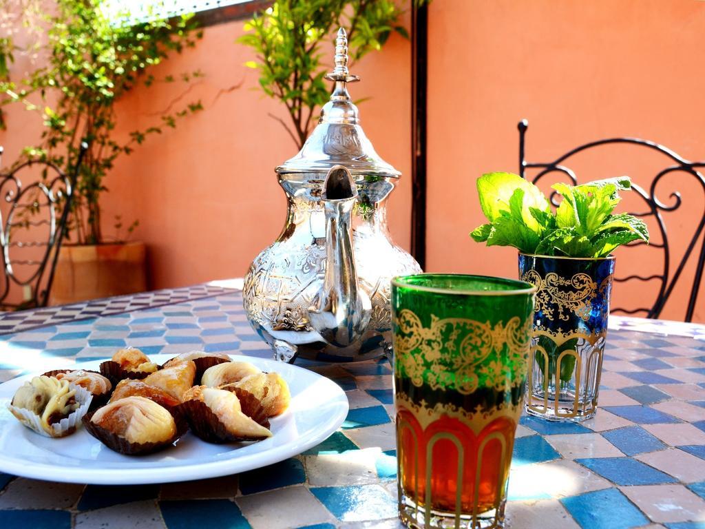 Riad La Caleche & Spa Hotel Marrakesh Exterior photo